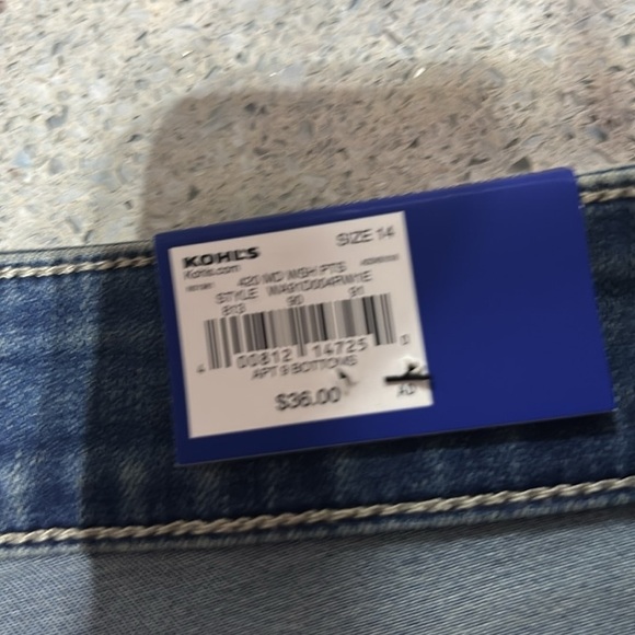 APT.9 Mid Rise Medium wash,short,cuffed shorts, 5 pocket, zip fly,,belt loops - Picture 9 of 10